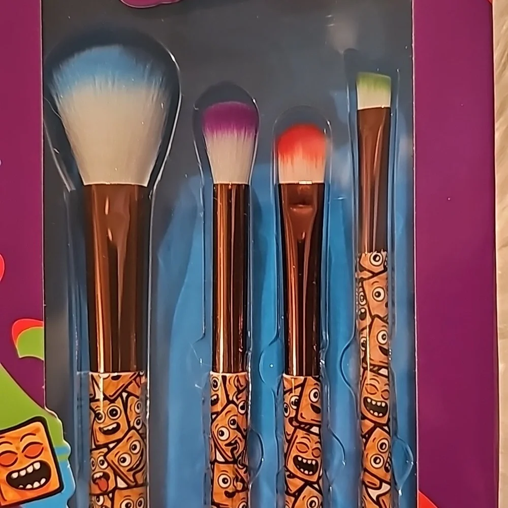 Cinnamon Toast Crunch 4 Piece Cosmetic Brush Set